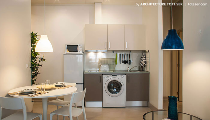 Sala e kitchenette do apartamento T1 no Chiado, Lisboa