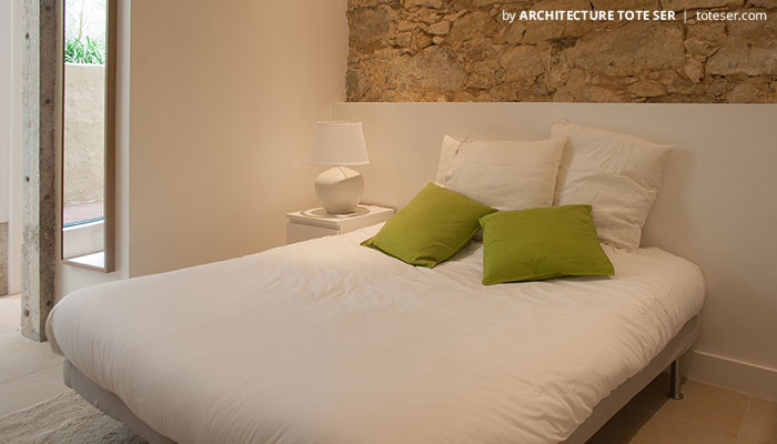 Bedroom of the 2 bedroom apartment in Lapa, Lisbon