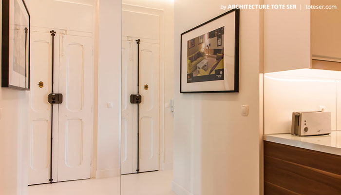 Entrance of the 2 bedroom apartment in Lapa, Lisbon