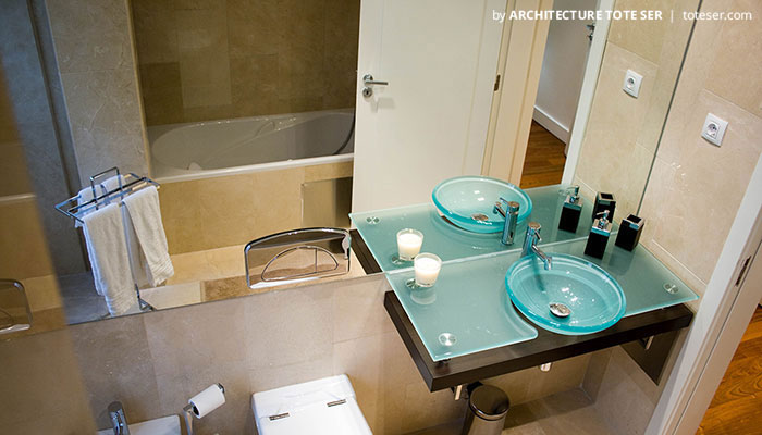 Bathroom' suite of the 3 bedroom apartment in Chiado, Lisbon