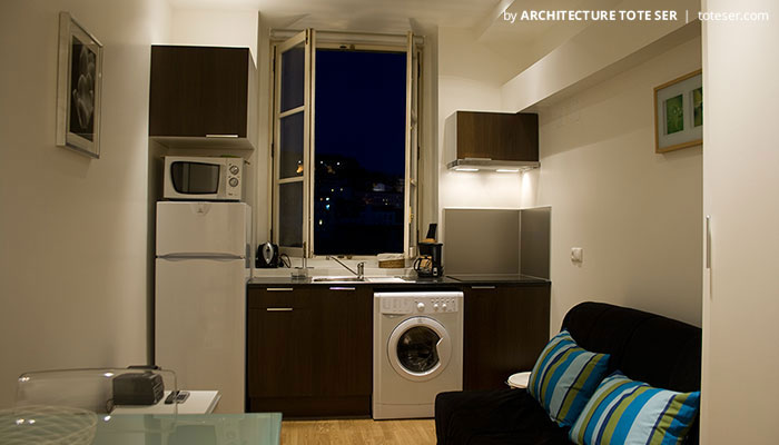 Kitchenette do apartamento T2 no Chiado, Lisboa