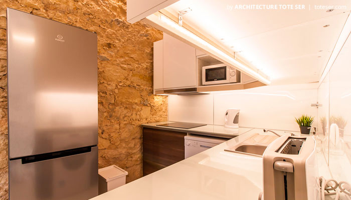 Cozinha do apartamento T2 na Lapa, Lisboa