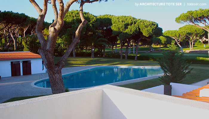 Condominium' swimming pool of the 2 bedroom villa in Vilamoura, Algarve